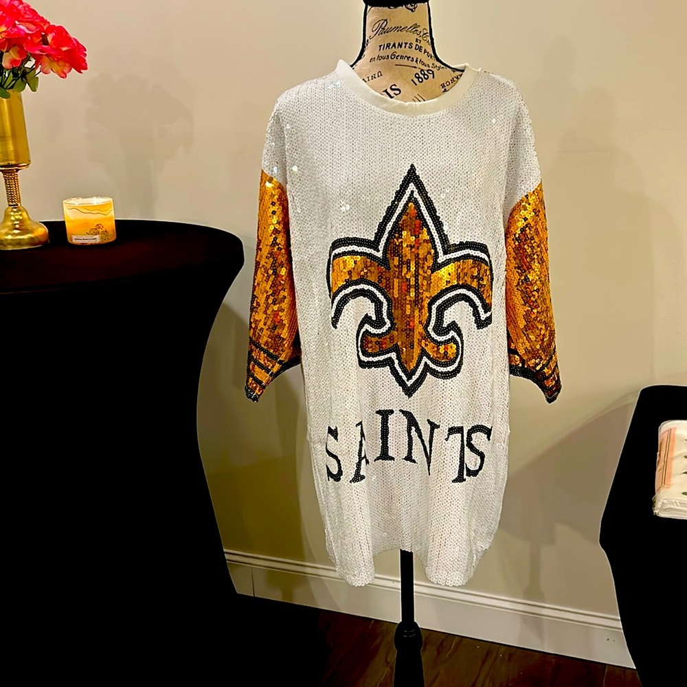 New Orlean Saints dress, sequence, (Kamera)